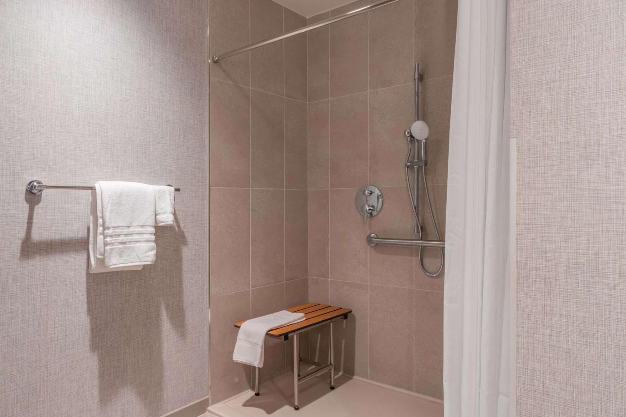 Drury Plaza Hotel College Station Extérieur photo