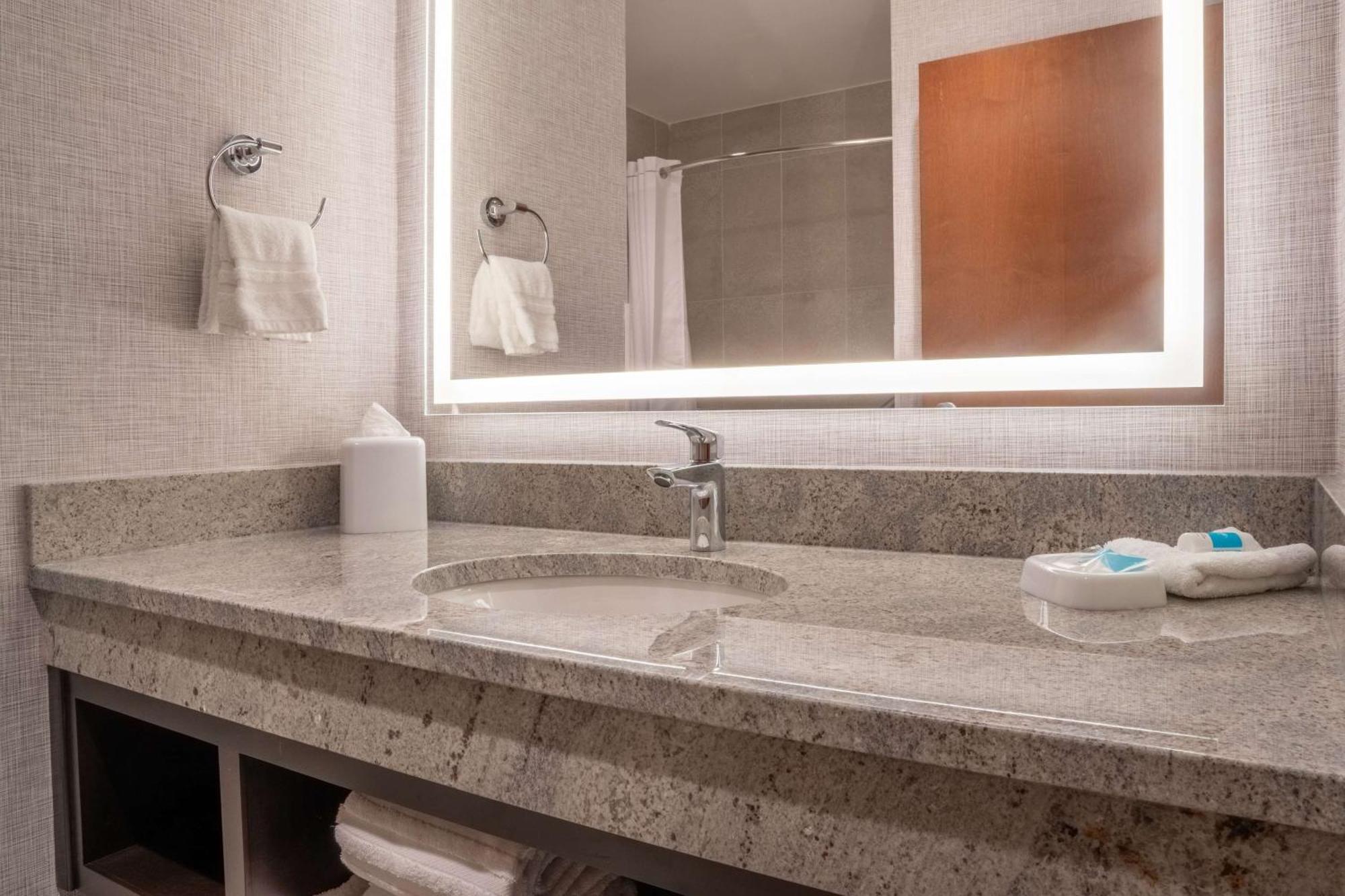 Drury Plaza Hotel College Station Extérieur photo