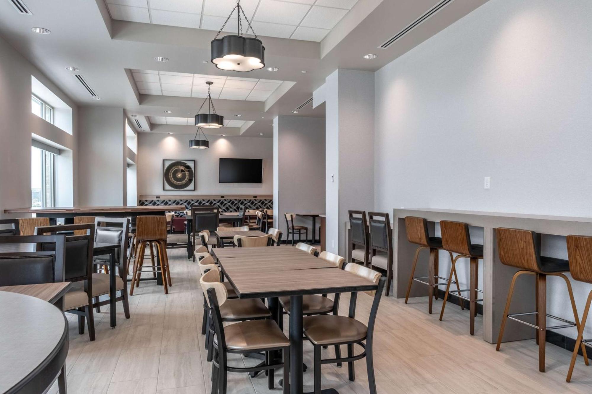 Drury Plaza Hotel College Station Extérieur photo